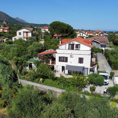 Villa Marco Aurelio Cisano sul Neva Luaran gambar
